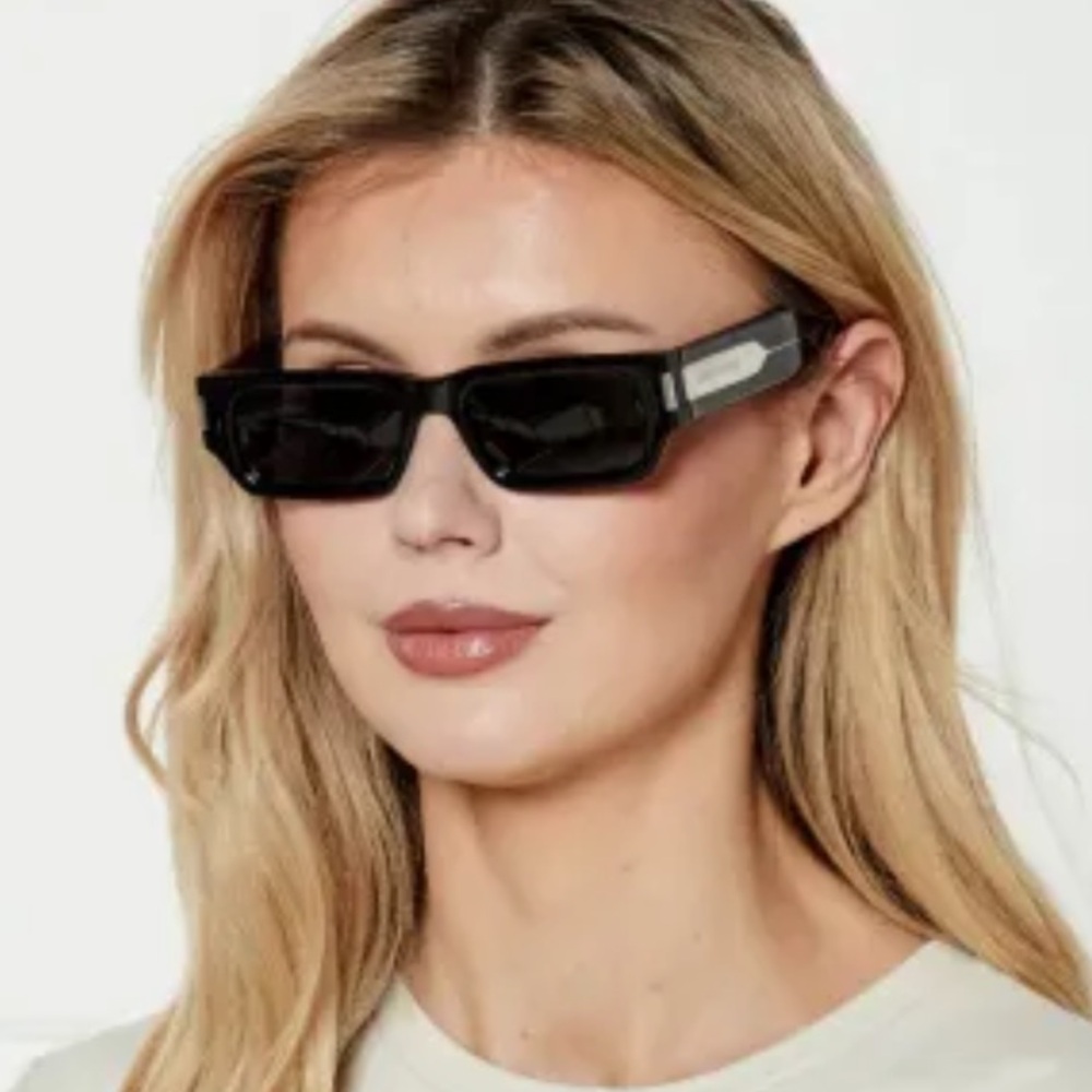 Excluded Saint Laurent Sunglasses, New 385 - Picture 7 of 9